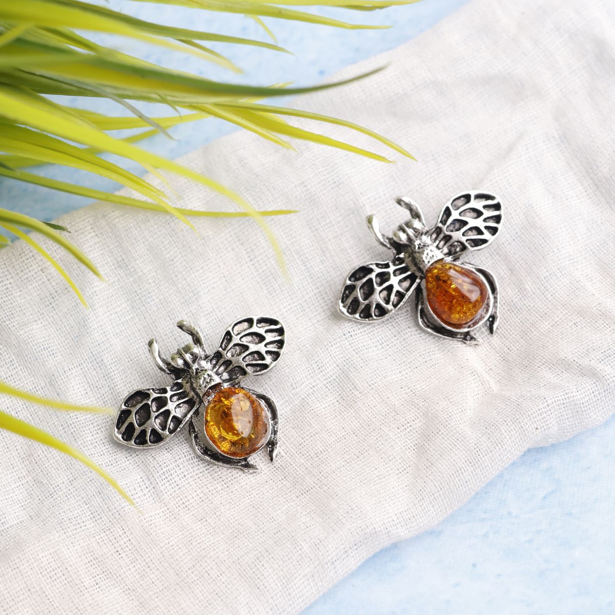 Amber Honey Bee Brooch-Shubhanjali Store (1) amber honey bee brooch
